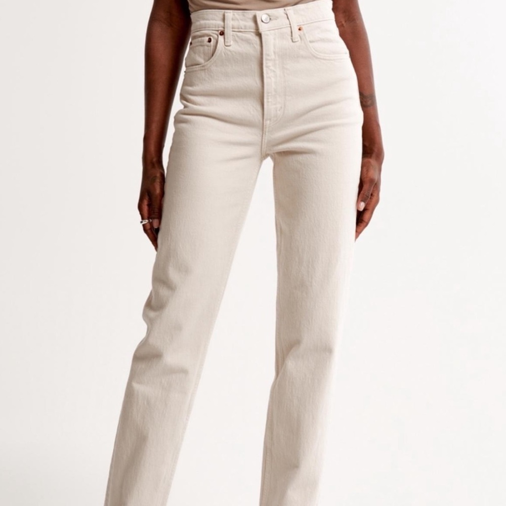 A&F Women's Curve Love Ultra High Rise 90s Straight Jean white